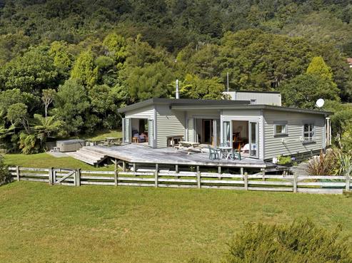 201 Duncan Bay Road, Tennyson Inlet