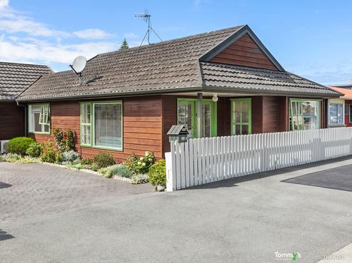 165A Queens Drive, Lyall Bay
