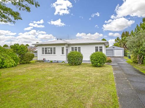 813 Lawrence Street, Akina