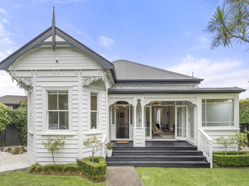 7A Golf Road, Epsom