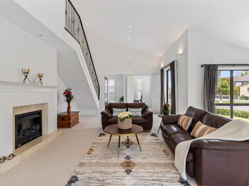35 Bridgefield Crescent, Flat Bush