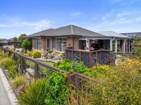 63 Mary Ellen Street, Pegasus