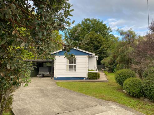 99 Commercial Street, Takaka