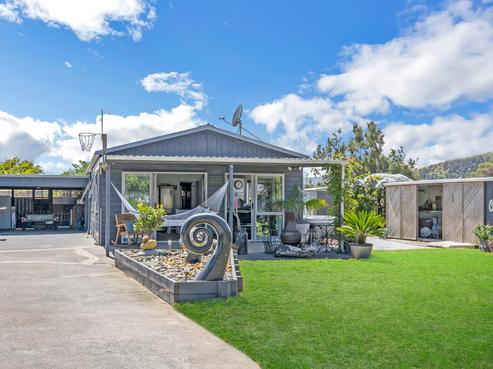 10 Mission Road, Port Waikato