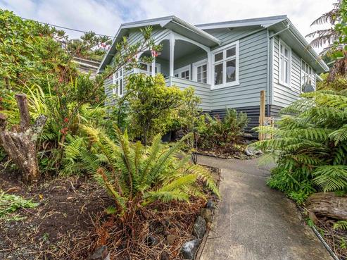 83 Walker Street, Bluff