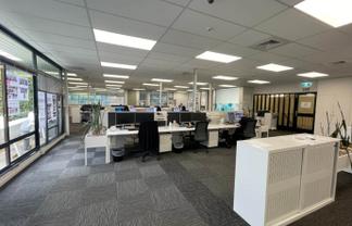 CORNER MOUNT EDEN OFFICE WITH PROFILE
