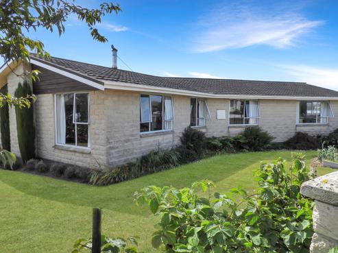 44 Grove Avenue, Weston