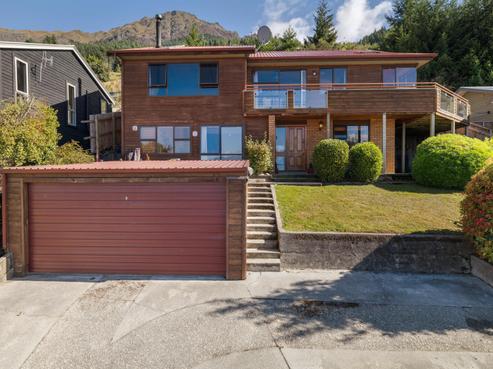 48 Wynyard Crescent, Fernhill/Sunshine Bay