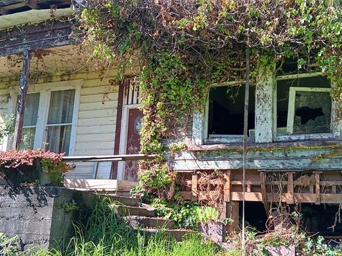 37 Back Road, Granity