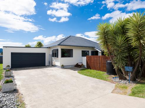 445 Nelson Road, Riverdale