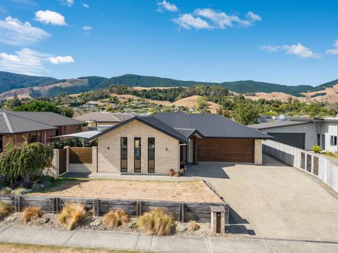 28 Cambelldon Crescent, Stoke