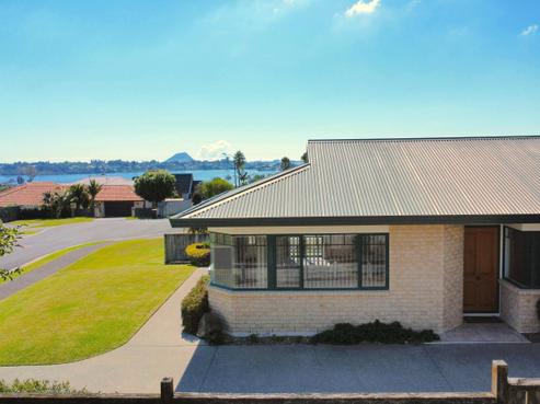 14 Diamond Head, Hairini