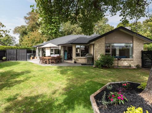 22 John Campbell Crescent, Middleton