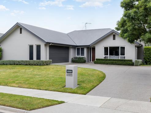 3 Ravenscourt Place, Huntington