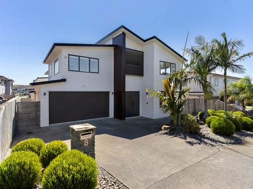 8 Makura Road, Long Bay