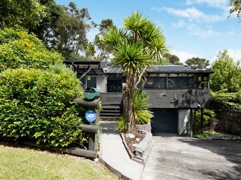 51 Onedin Place, Titirangi