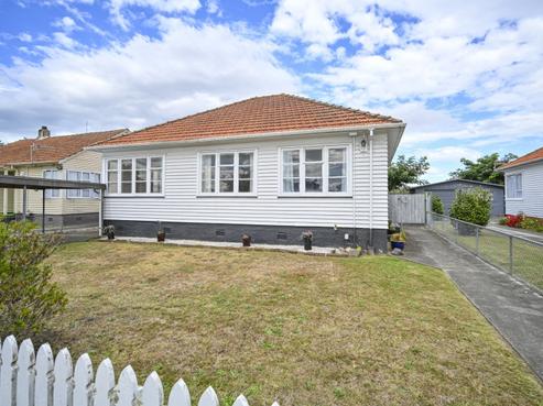 819 Kowhai Street, Mahora