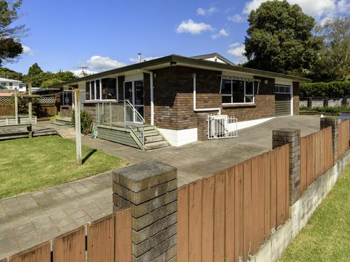 2 Upland Street, Brookfield