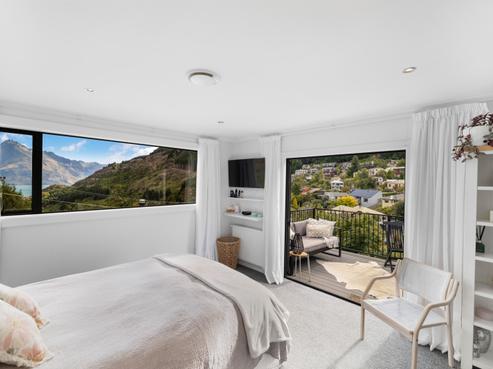 214 Fernhill Road, Fernhill/Sunshine Bay