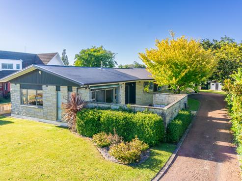 24 Clements Crescent, Queenwood