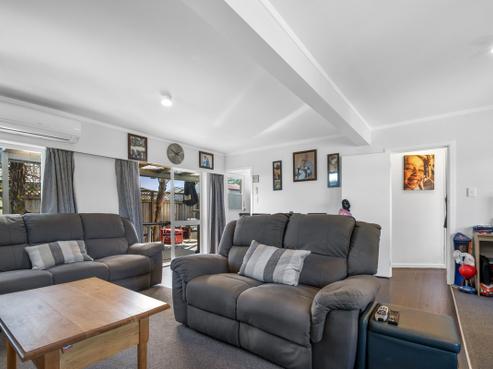 1 River Road, Te Atatu Peninsula