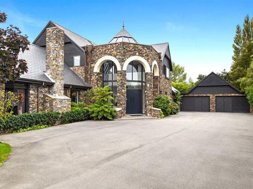 127 Regents Park Drive, Casebrook