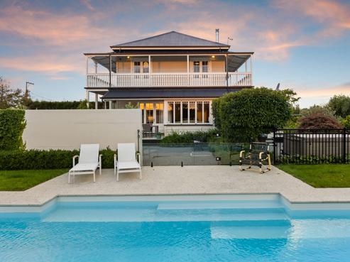 340 Lawn Road, Clive