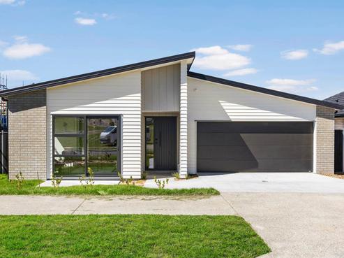 100 Metoriti Crescent, Karaka