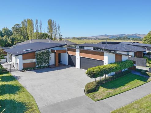 37 Russ Drive, Lincoln