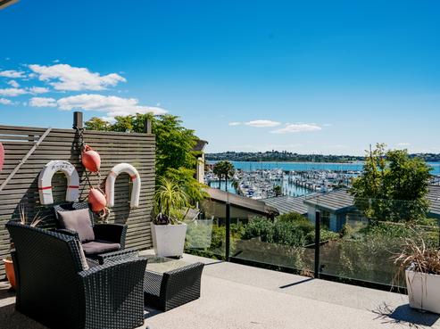 2/89 Takutai Avenue, Half Moon Bay