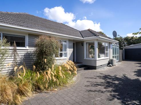 61 Charlcott Street, Burnside