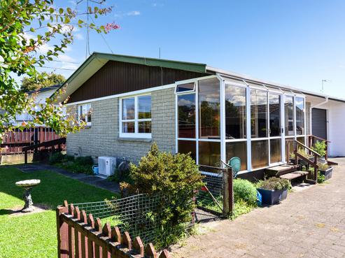 13A Lewis Street, Glenview