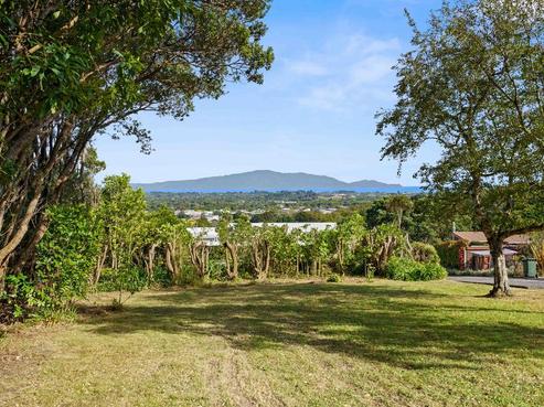 33 Kakariki Grove, Waikanae