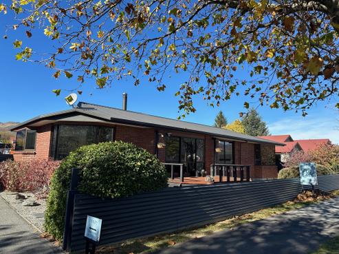 76 Barry Avenue, Cromwell