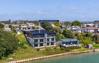 8B Crispe Road, Clarks Beach