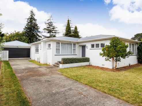 7 Ruha Street, West End