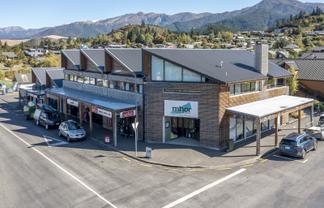 Fully tenanted commercial investment with apartment!