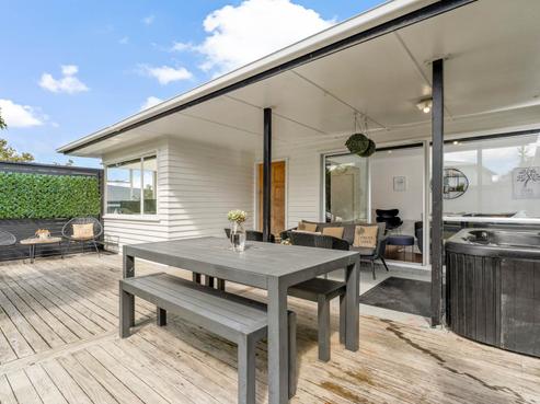 13 Addison Drive, Glendene