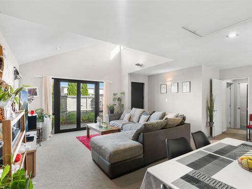 96B Packe Street, Edgeware