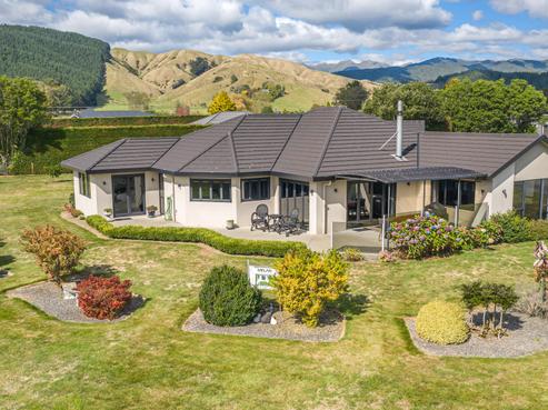 93 Pohutukawa Drive, Levin