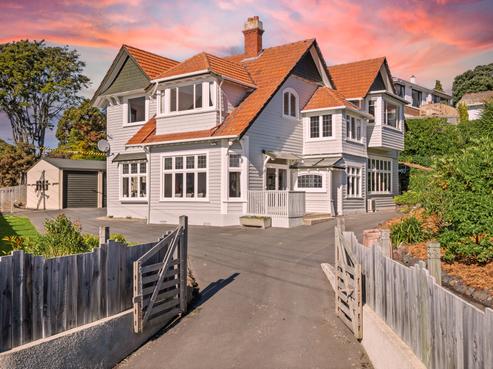 70 Easther Crescent, Kew