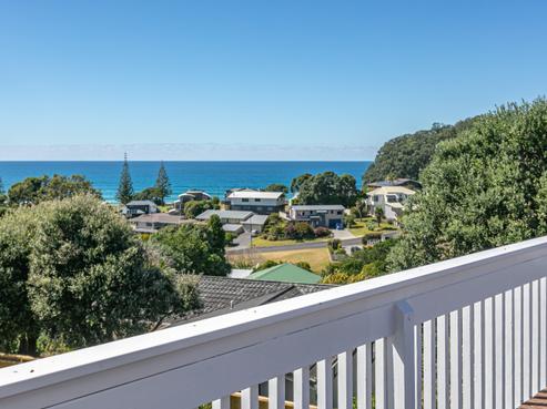 107 Titiro Place, Onemana