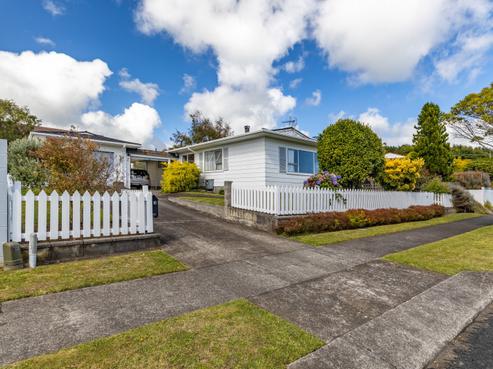 4 Poplar Grove, Whalers Gate