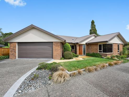 12 Vermont Court, Huntington