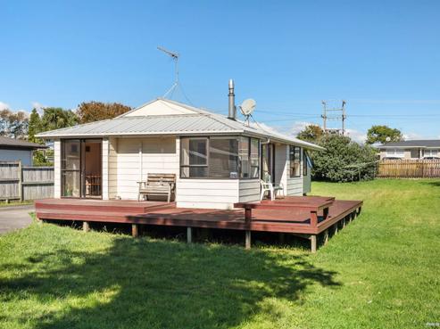 14 Colombo Road, Waiuku