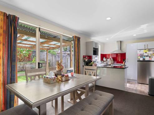 1/322 West Coast Road, Glen Eden