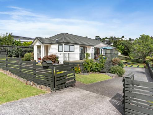 335 The Drive, Whangamata