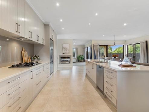 4 Lieshout Way, Pukekohe
