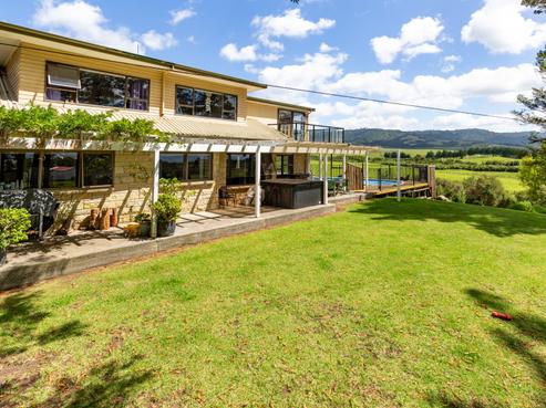 1363 East Coast Road, Whakatiwai