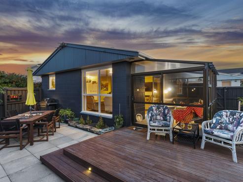 1/16 Caspian Street, Southshore